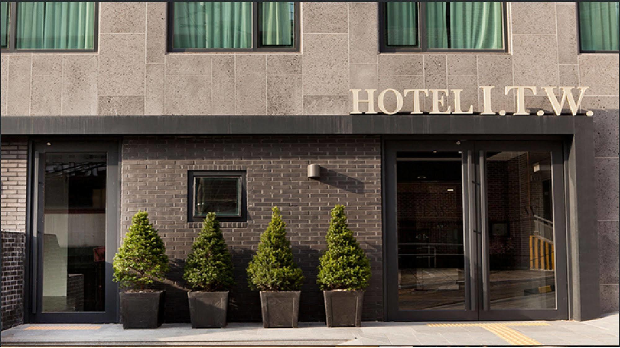 I.T.W Hotel Seoul Bagian luar foto